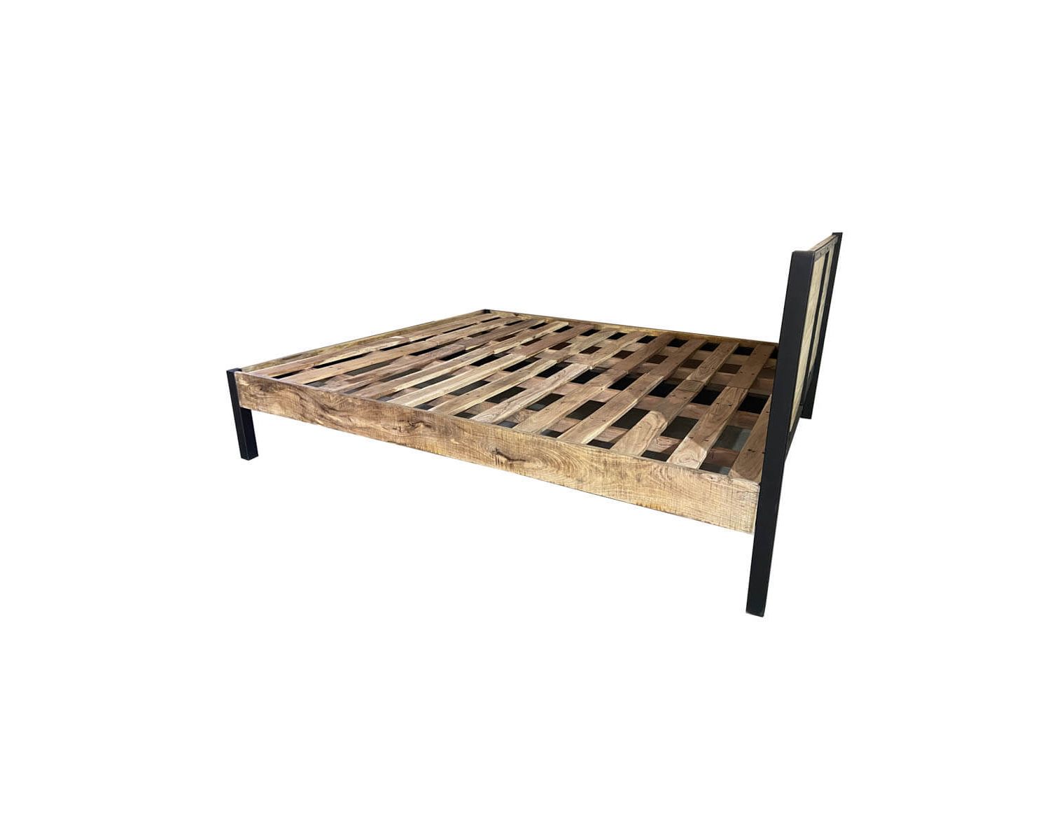 Letto king size in stile industriale "Atelier" in metallo nero e legno naturale