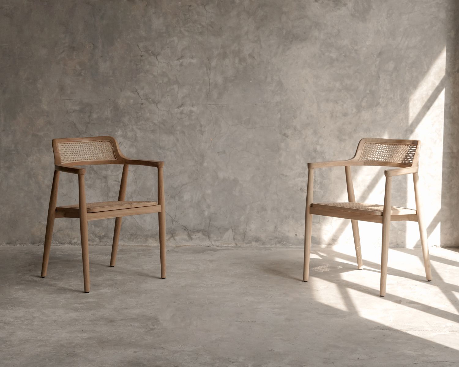 Sedia da pranzo con braccioli dal design essenziale "Vogue" in legno di sungkai