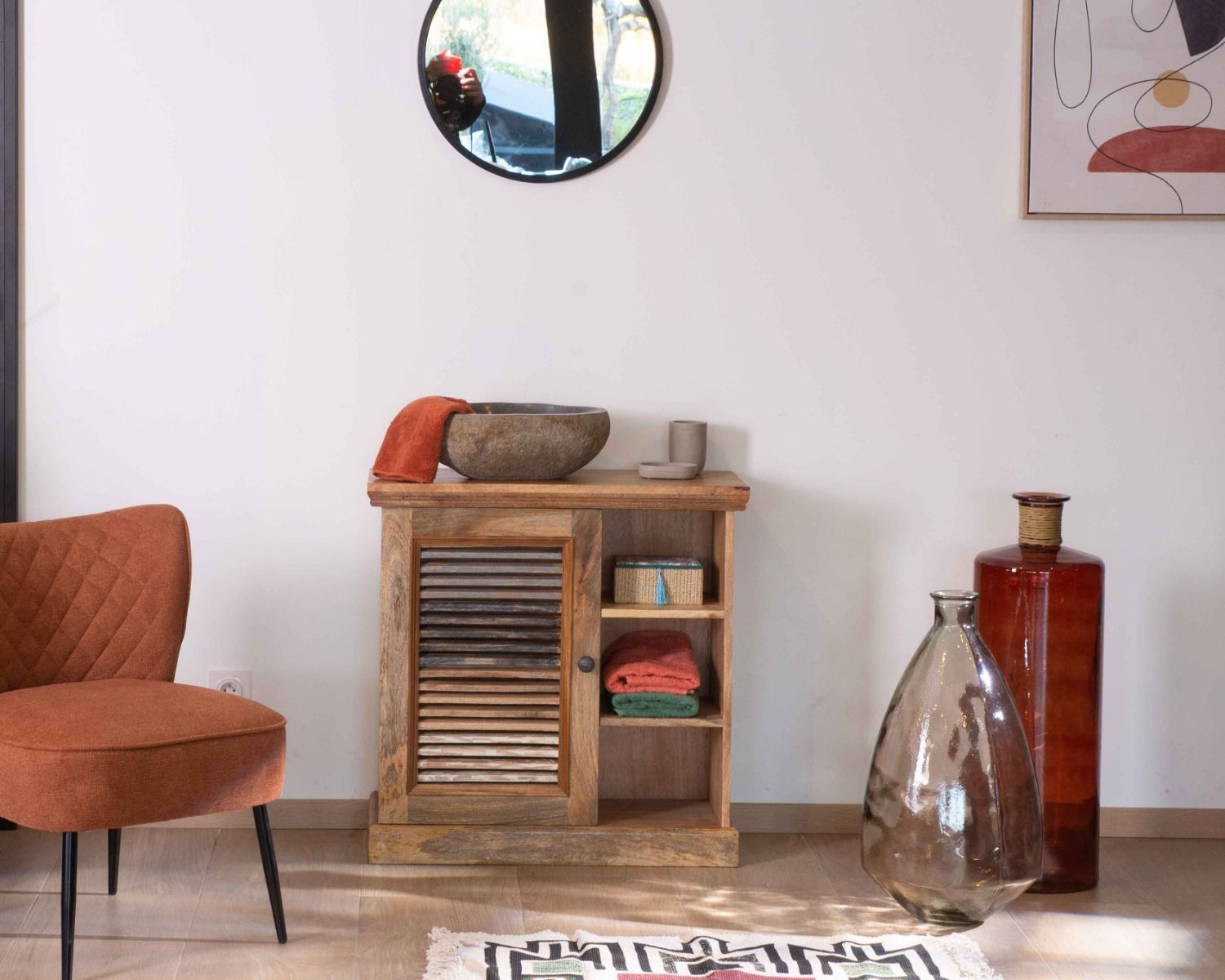 Mobile basso "Etretat" con anta a battente in legno di mango