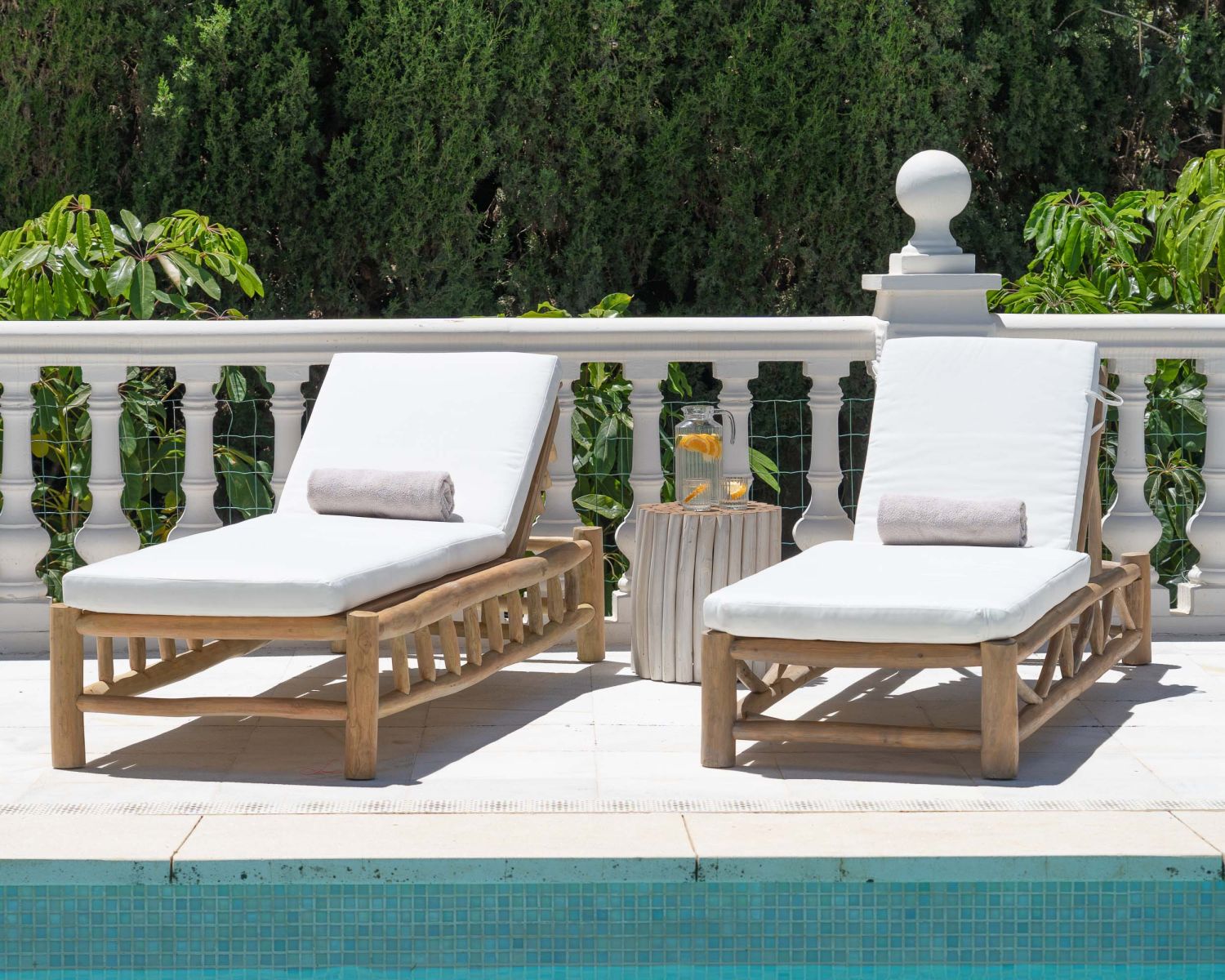 Lettino prendisole "Sumatra" a 1 posto dal design esotico in rami di teak