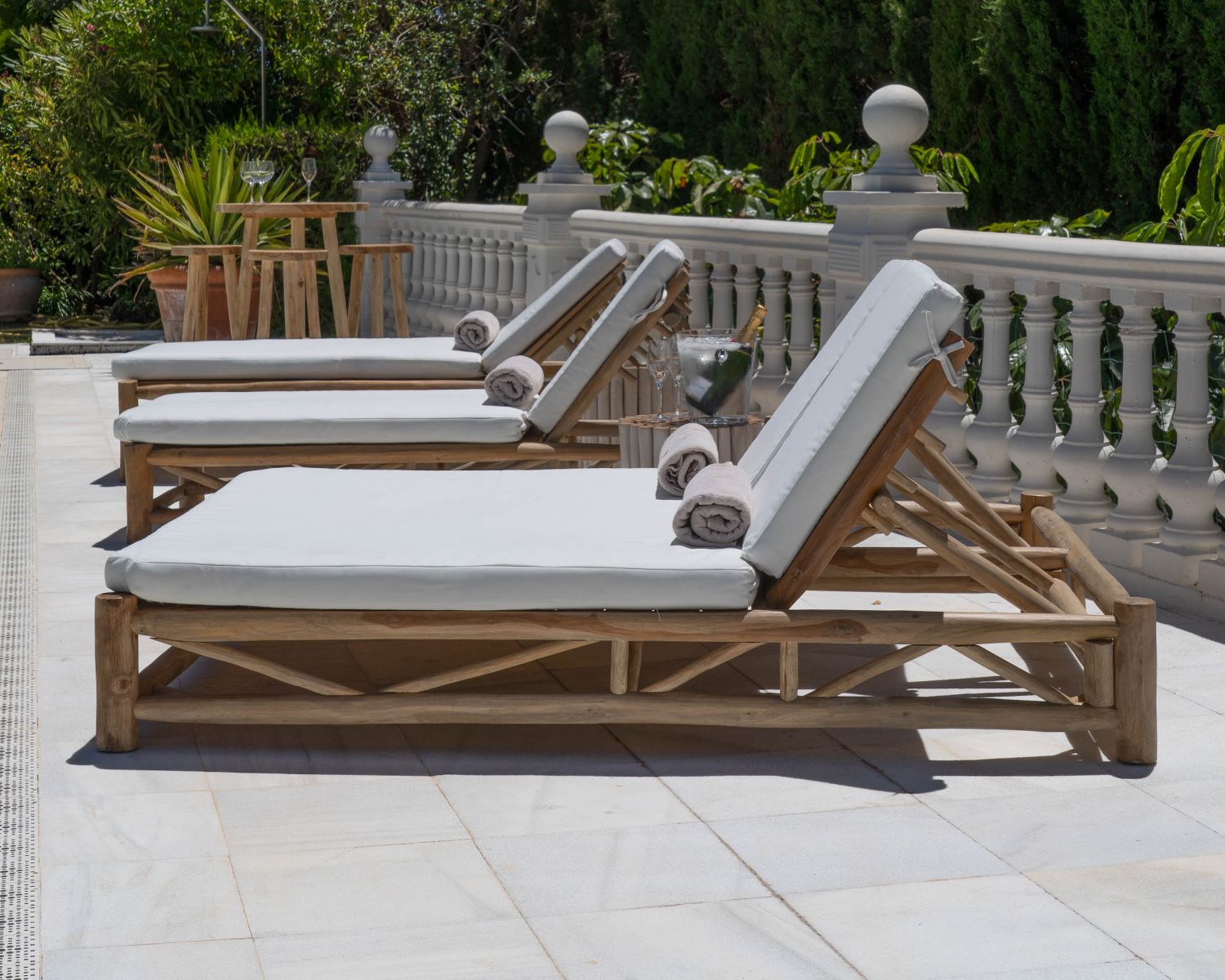 Lettino 2 posti "Sumatra" dal design esotico con rami in teak