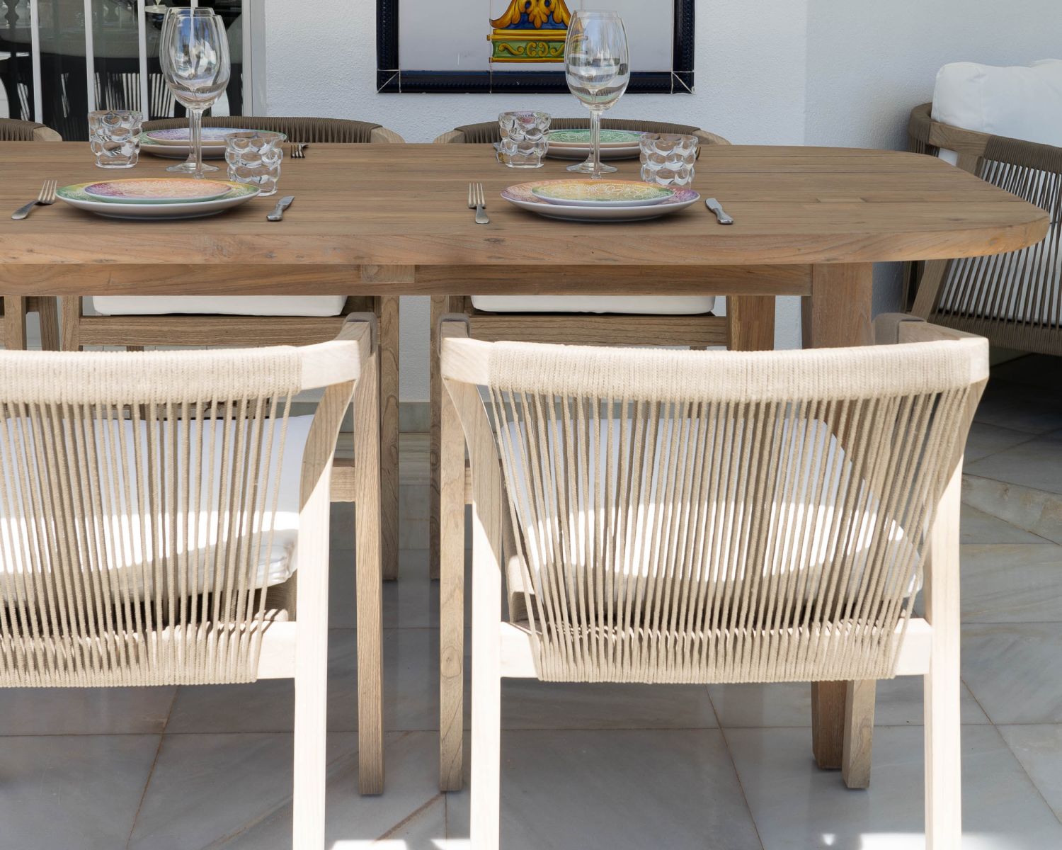 Grande tavolo da pranzo da 240 cm con bordi arrotondati in teak grezzo "Eole" per uso esterno