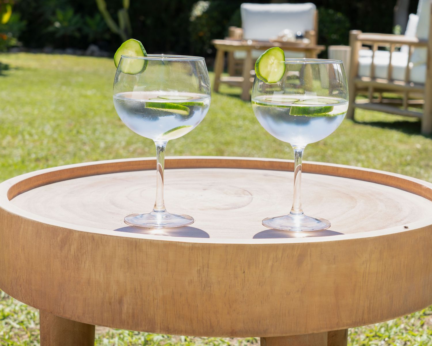 Tavolino rotondo "Katue" in legno di suar 60 cm