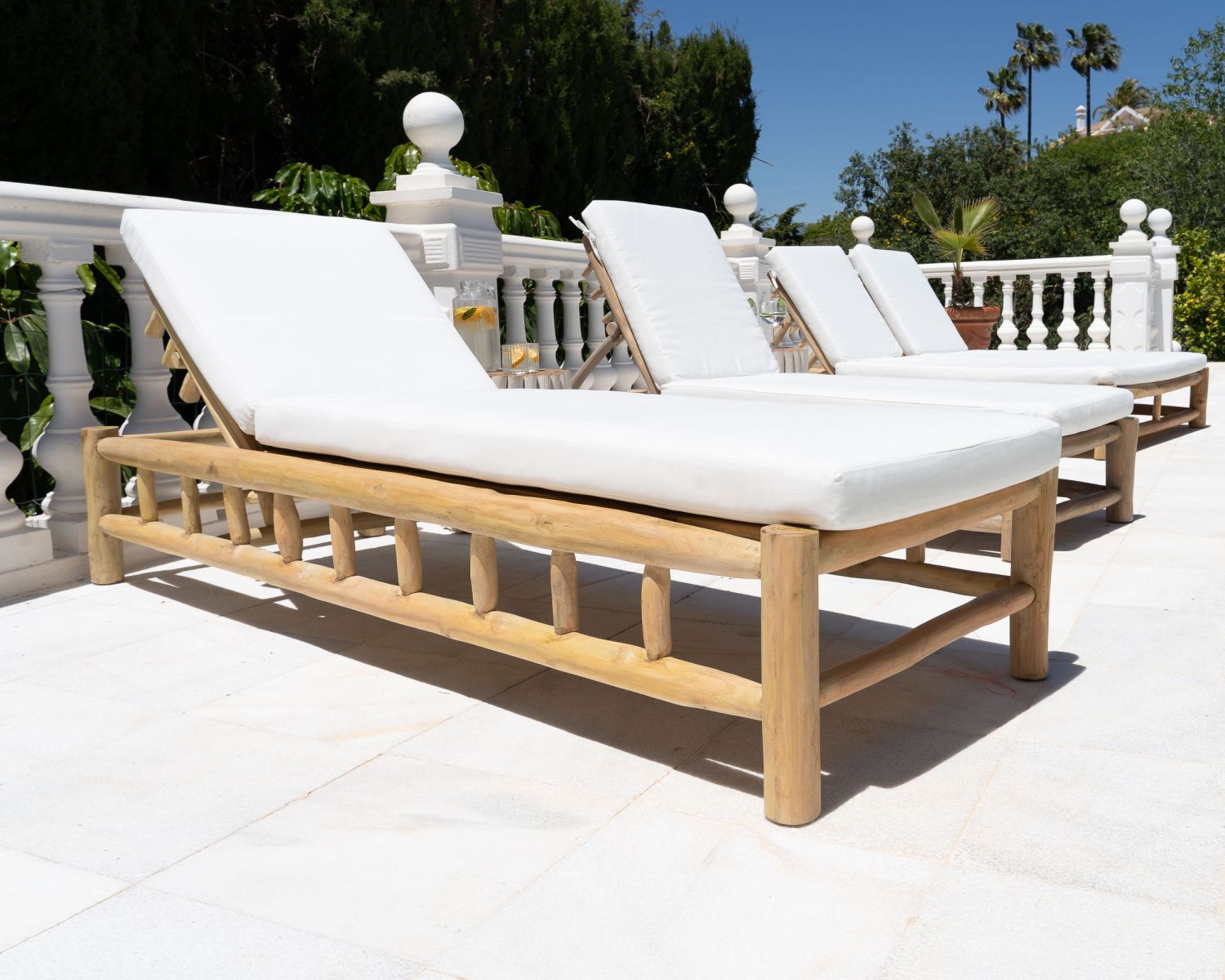 Lettino prendisole "Sumatra" a 1 posto dal design esotico in rami di teak