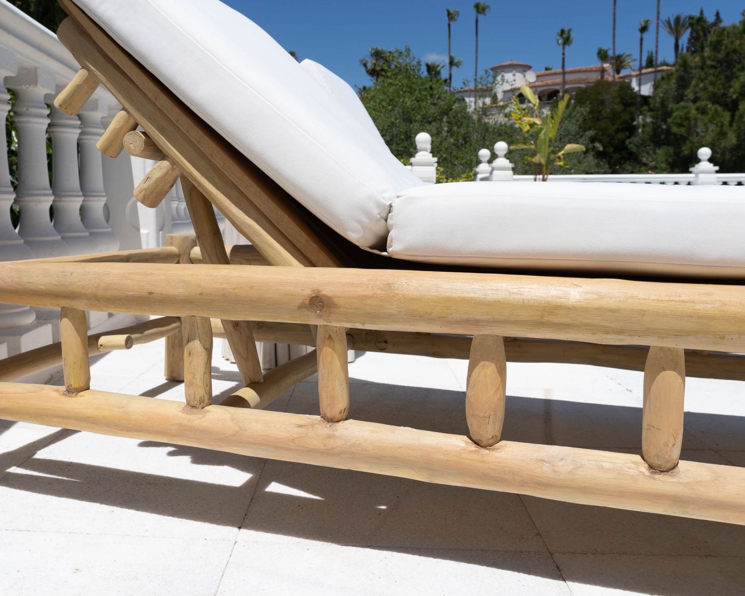 Lettino 2 posti "Sumatra" dal design esotico con rami in teak