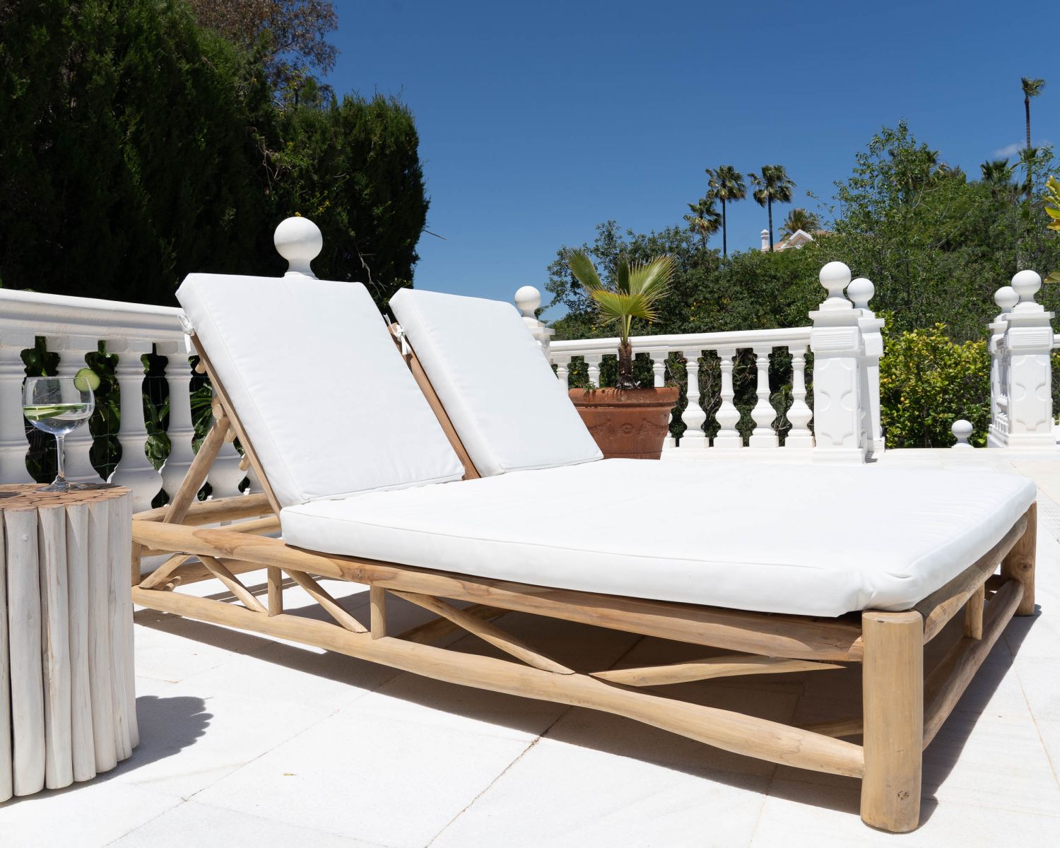 Lettino 2 posti "Sumatra" dal design esotico con rami in teak