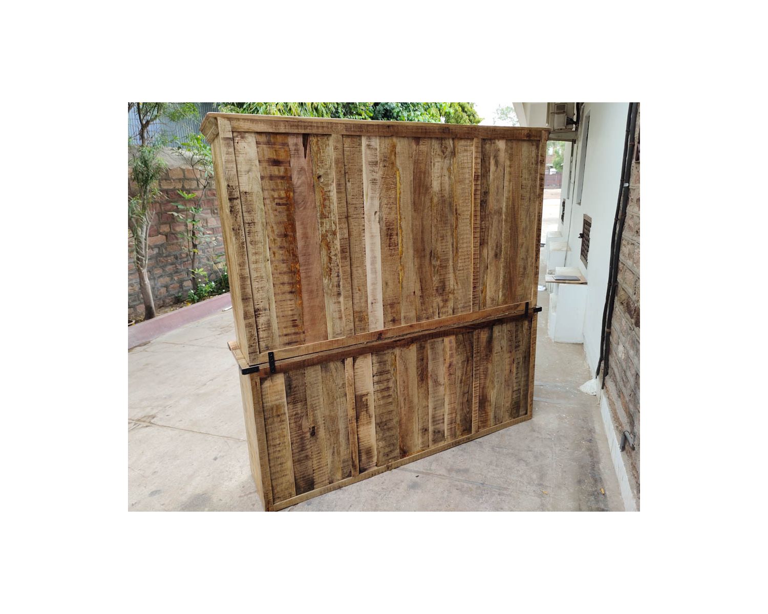 Armadio industriale per porcellane in metallo e legno "Caractère" con ante scorrevoli da 2 m