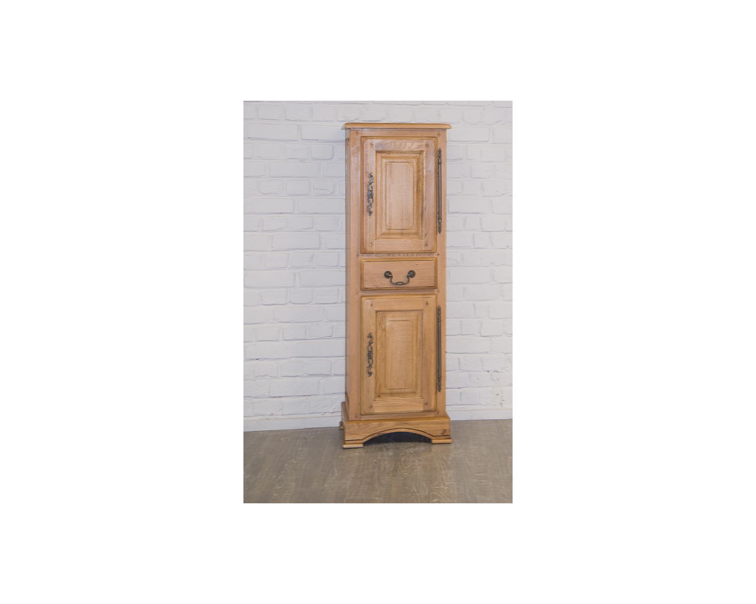Uomo in piedi "Campagnol" a 2 ante e 1 cassetto in rovere massiccio