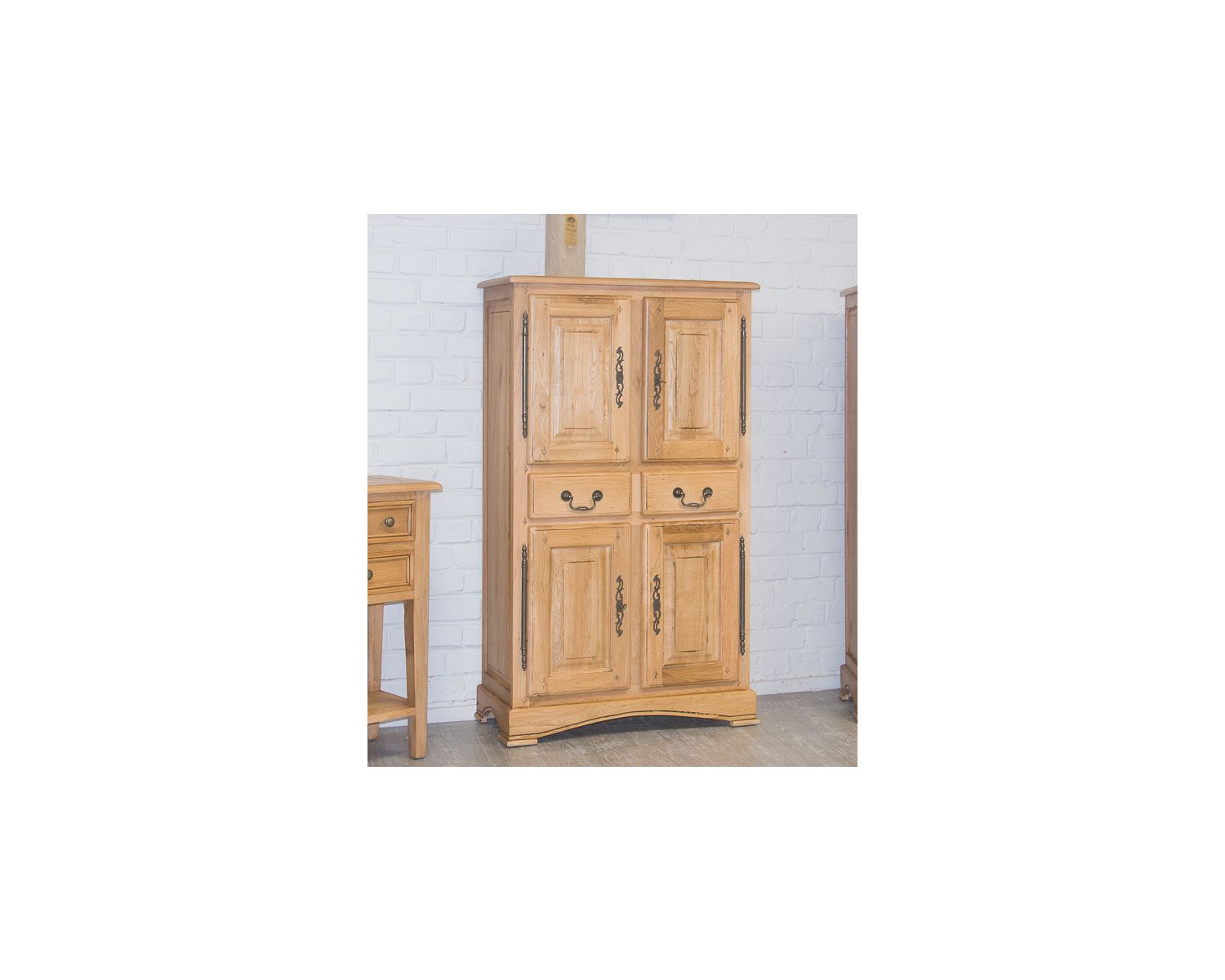 Armadietto a 4 ante e 2 cassetti in rovere massiccio "Campagnol