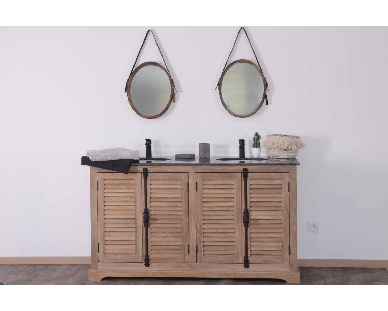 Mobiletto da bagno "Persienne" 150 cm con bulloni in cremonese e maniglie in marmo