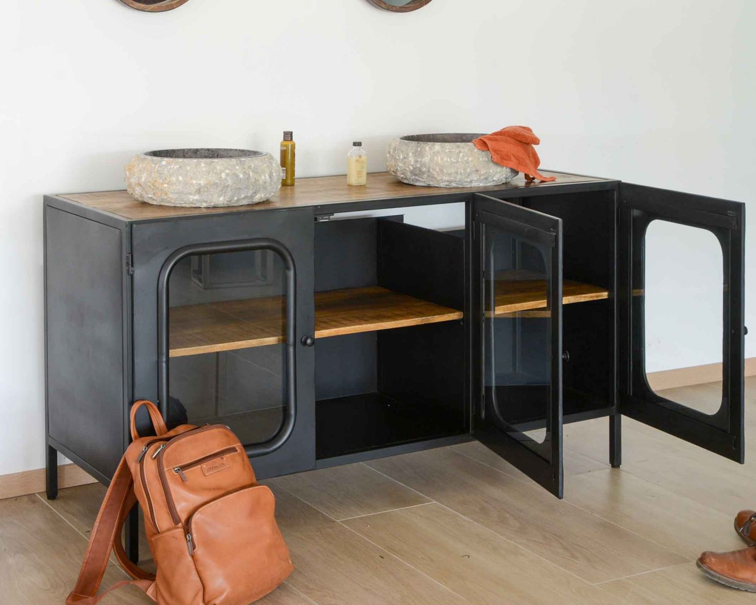 Mobile da bagno in metallo nero "Atelier Kraft" in legno massiccio e vetro