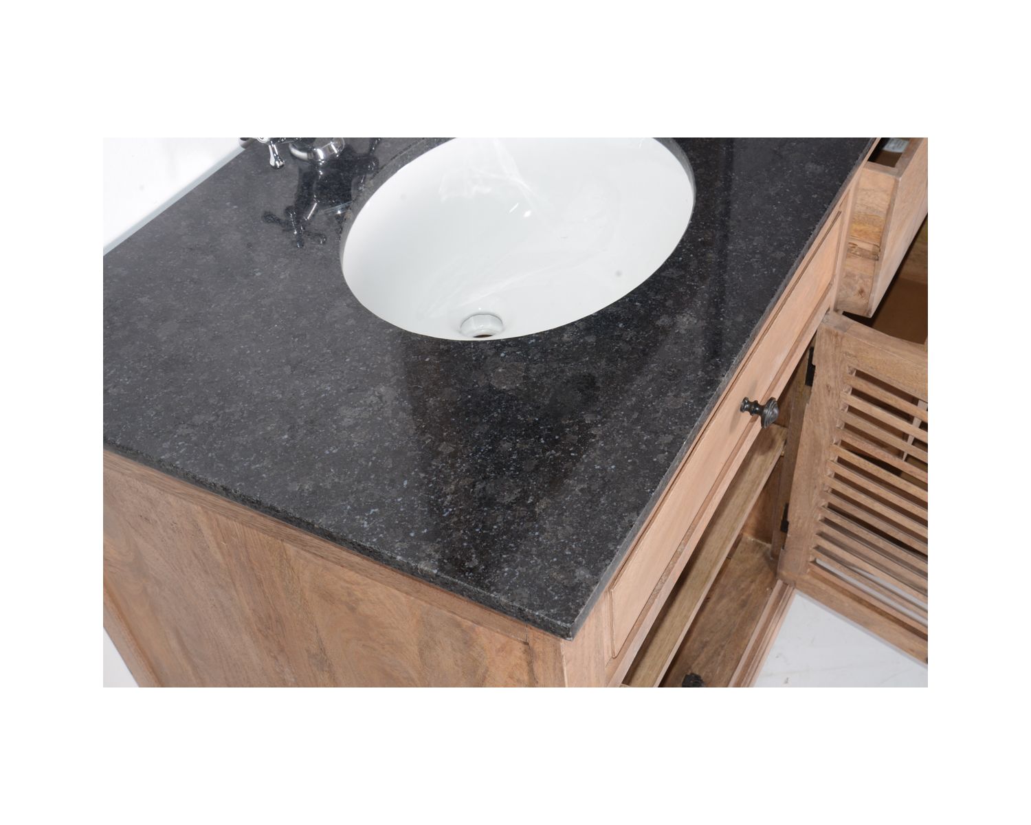 Mobiletto da bagno "Persienne" 150 cm con bulloni in cremonese e maniglie in marmo