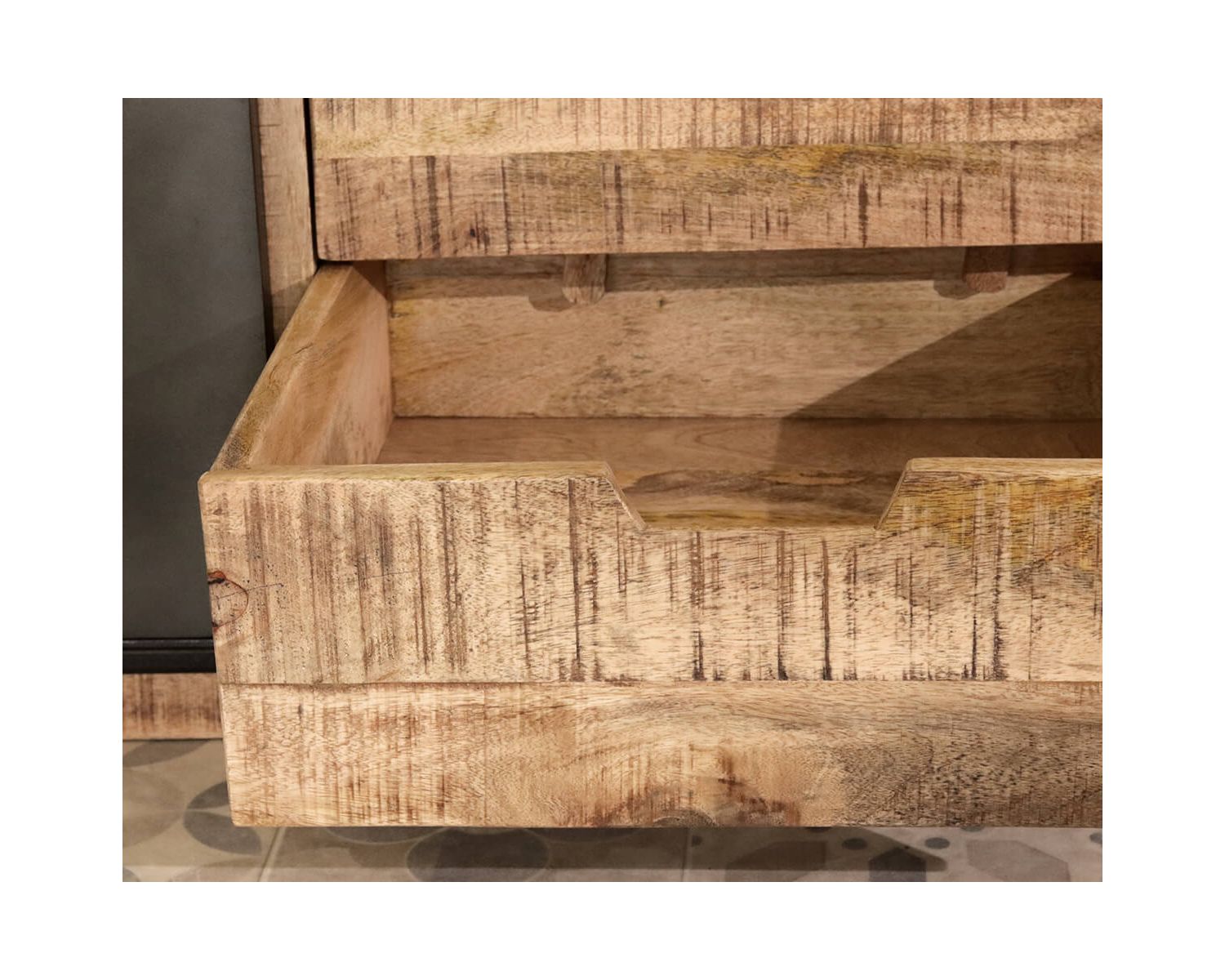 Armadio industriale per porcellane in metallo e legno "Caractère" con ante scorrevoli da 2 m