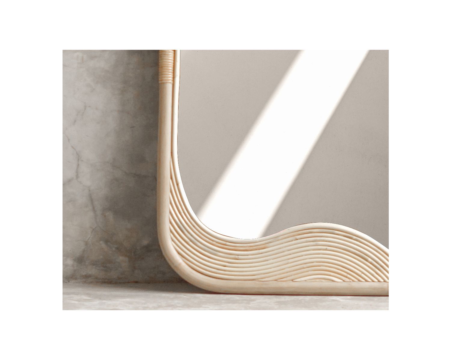 Grande specchio 180x70 cm con cornice in rattan “Solira”, motivo e design organico