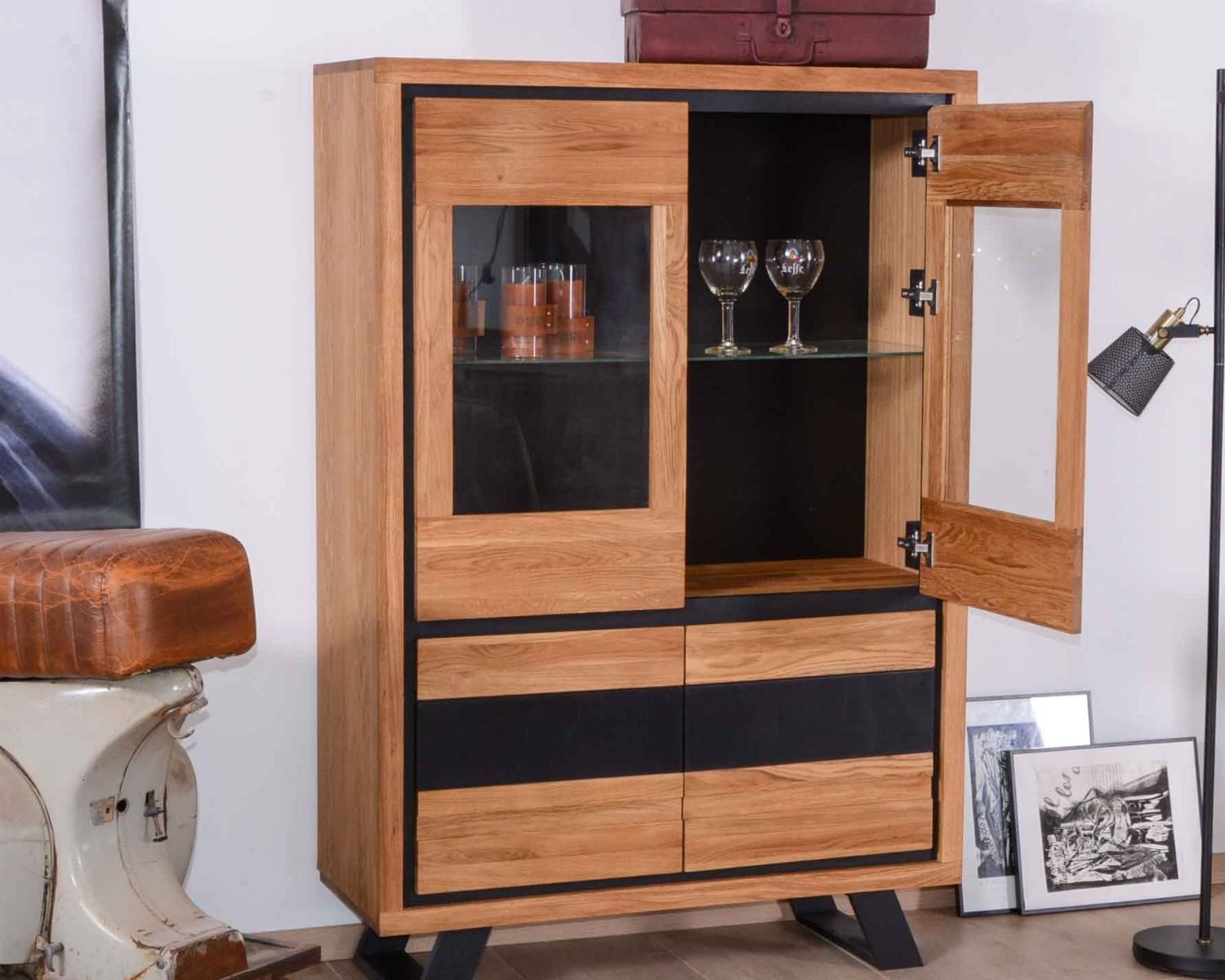 Vetrina "Toly" a 4 ante in rovere massiccio e nero, altezza 152 cm