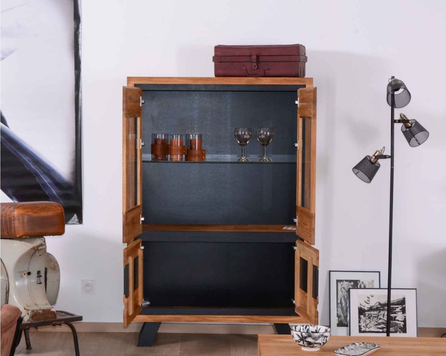 Vetrina "Toly" a 4 ante in rovere massiccio e nero, altezza 152 cm