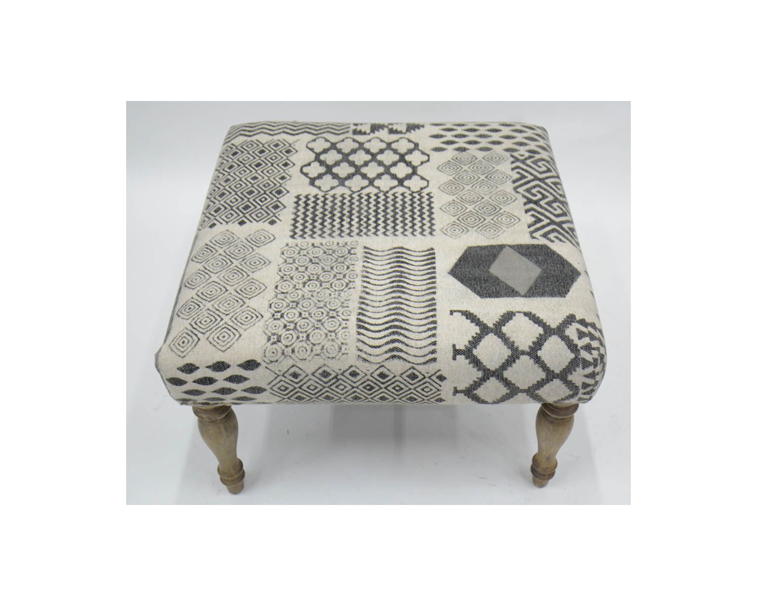 Poggiapiedi patchwork grigio "Sofia" e gambe in legno naturale