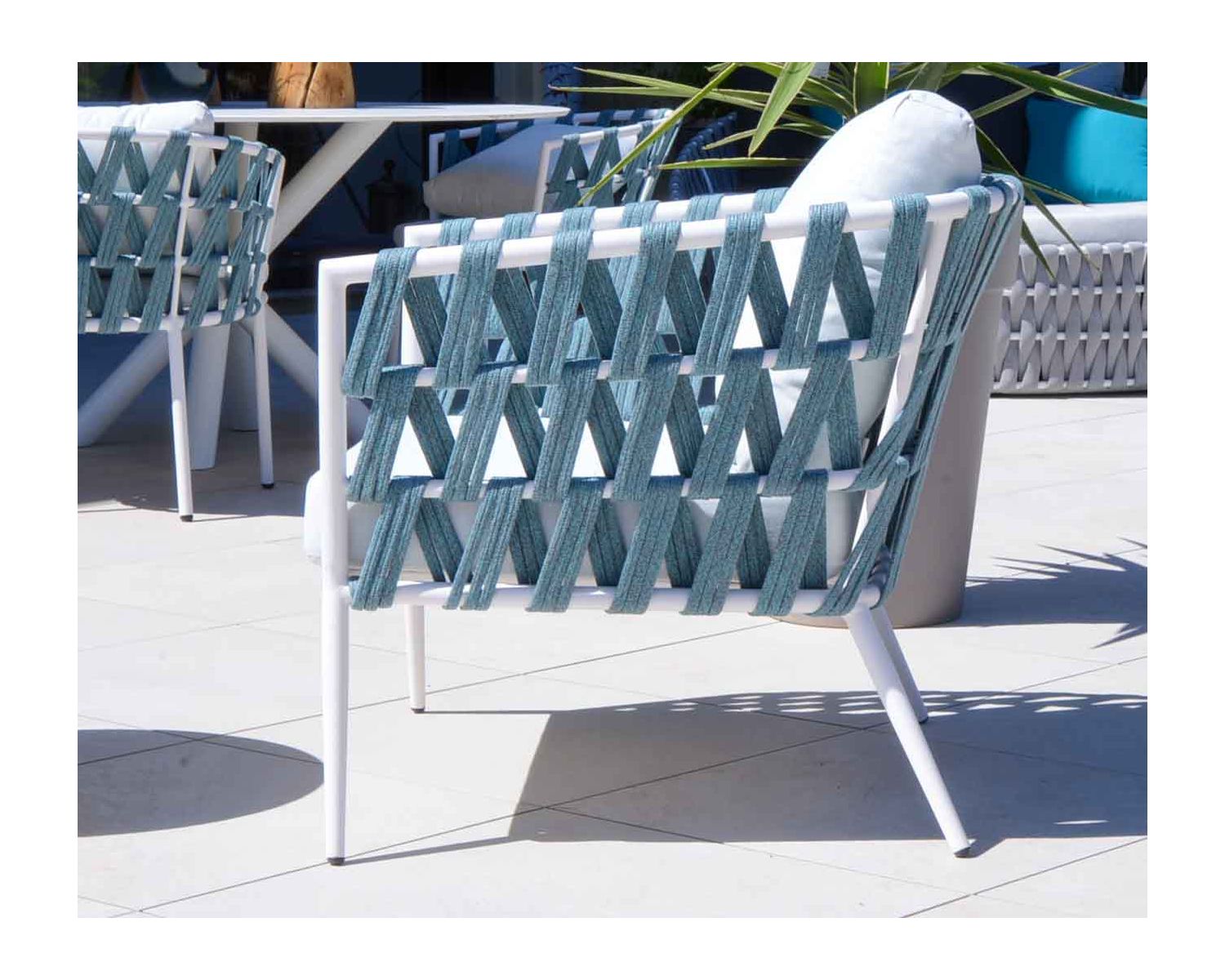 Set di 1 divano "Saumur" bianco e blu e 2 poltrone da giardino