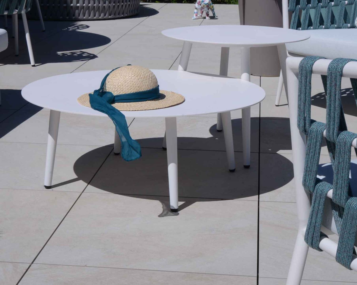 Set di 2 tavolini rotondi "Saumur" in alluminio bianco