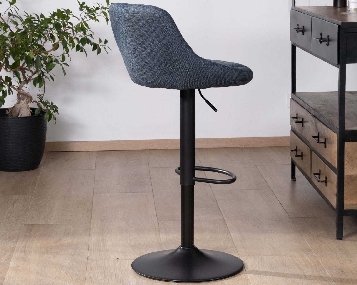 Set di 2 sedie da bar regolabili in altezza "O'Neal" in tessuto blu con gambe in metallo nero