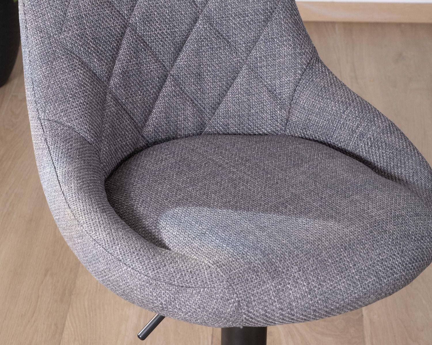 Set di 2 sedie da bar regolabili in altezza "O'Neal" in tessuto grigio con gambe in metallo nero