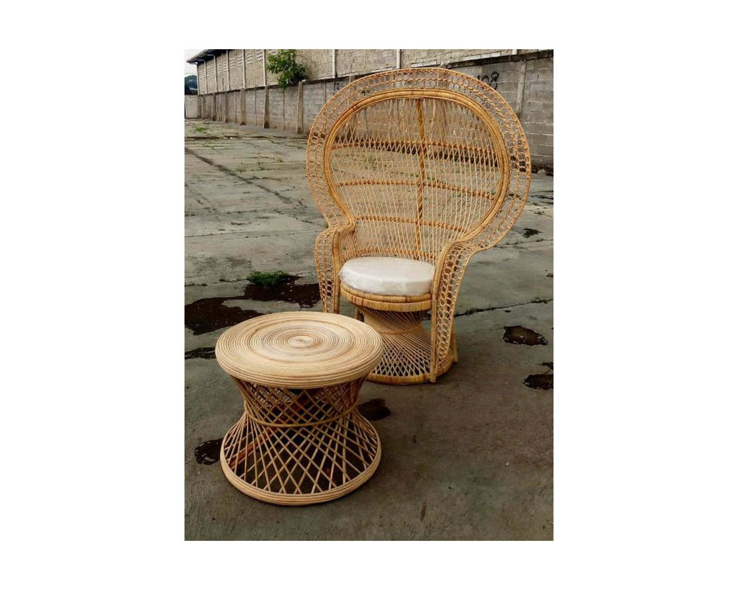 Poltrona grande in rattan intrecciato collezione "Taipa Beach" di Pomare
