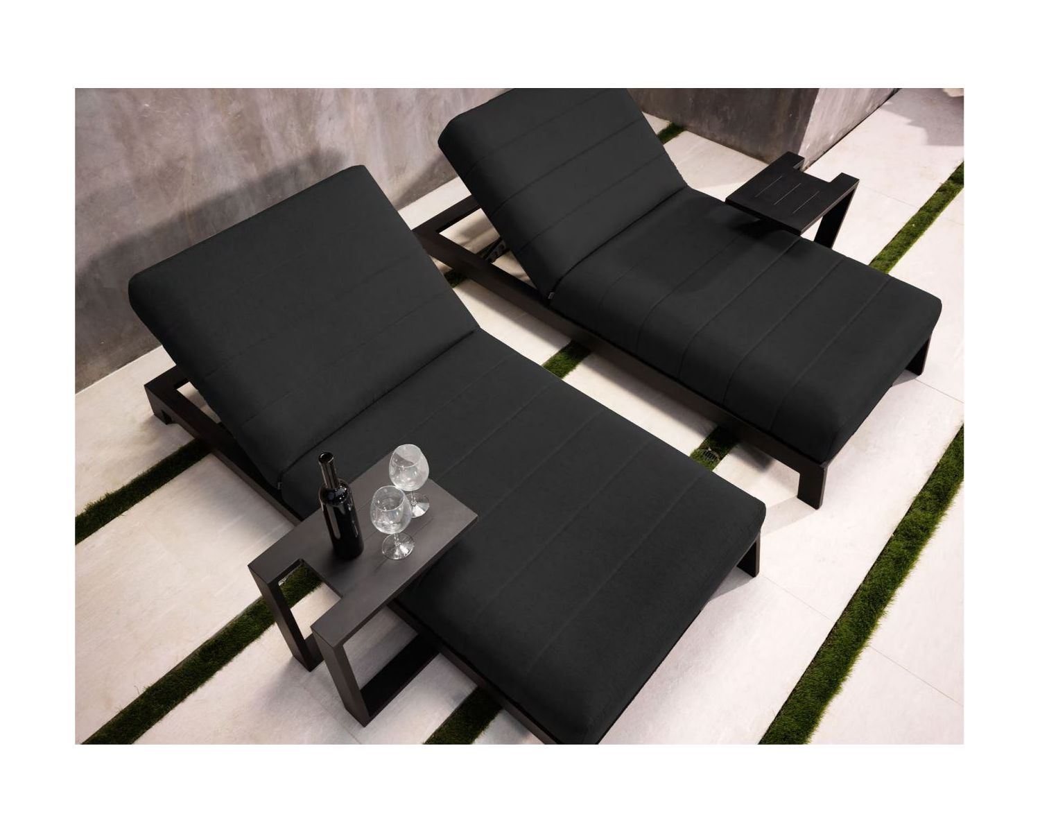 Tavolino design "Lazy Beach" in alluminio grigio antracite