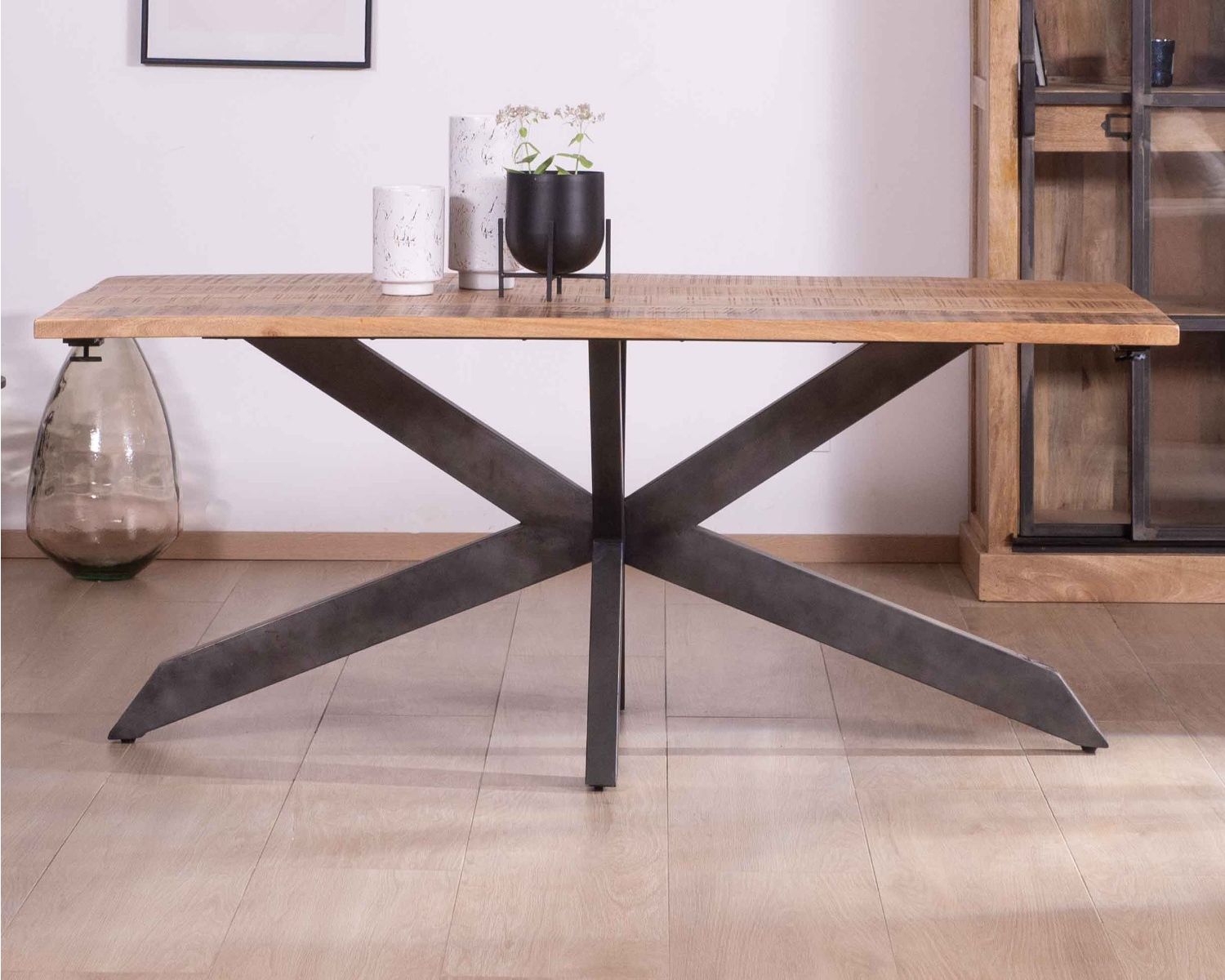 Tavolo da pranzo allungabile "Caractère" 180-260 cm con base a stella in legno e metallo