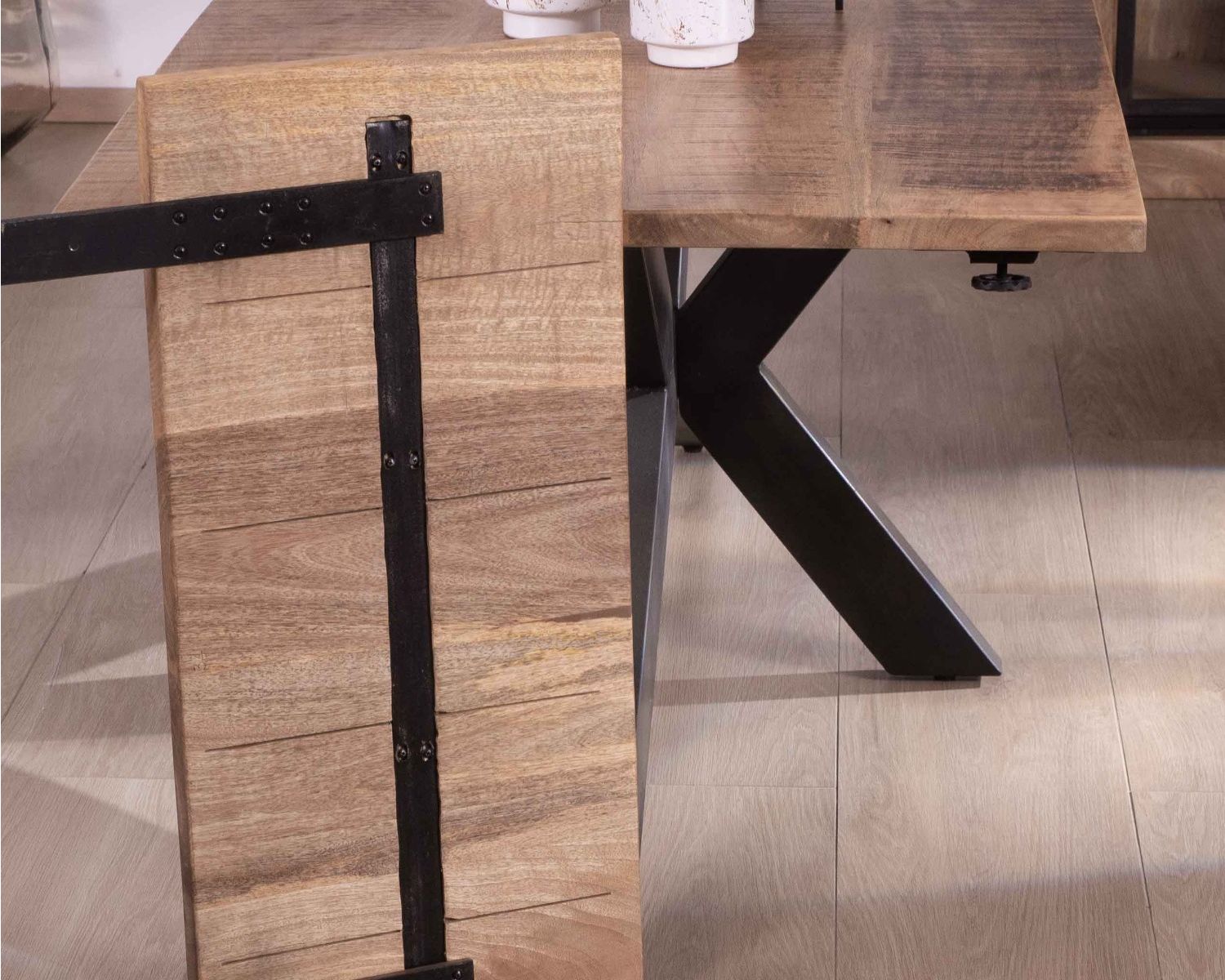 Tavolo da pranzo allungabile "Caractère" 180-260 cm con base a stella in legno e metallo