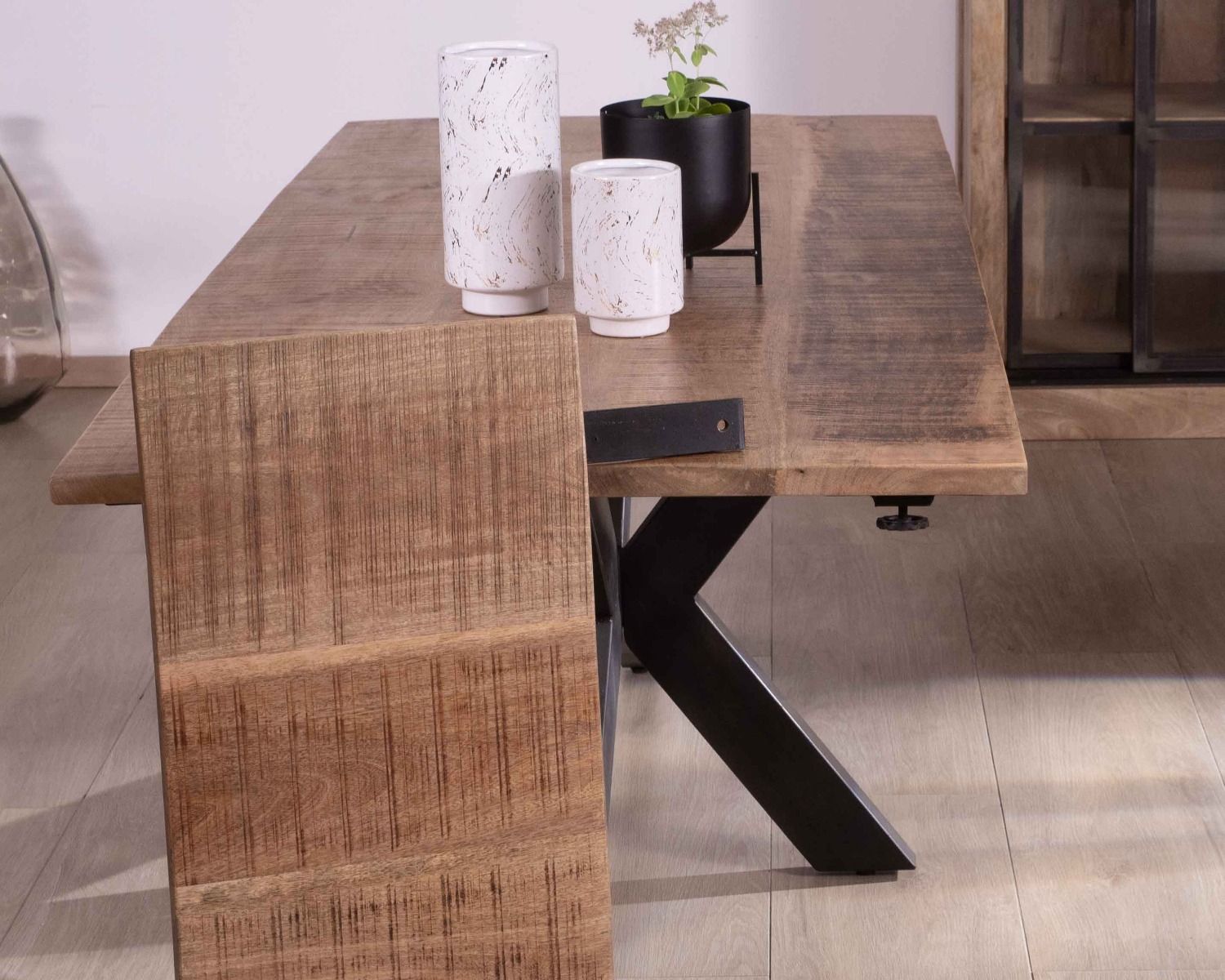 Tavolo da pranzo allungabile "Caractère" 180-260 cm con base a stella in legno e metallo