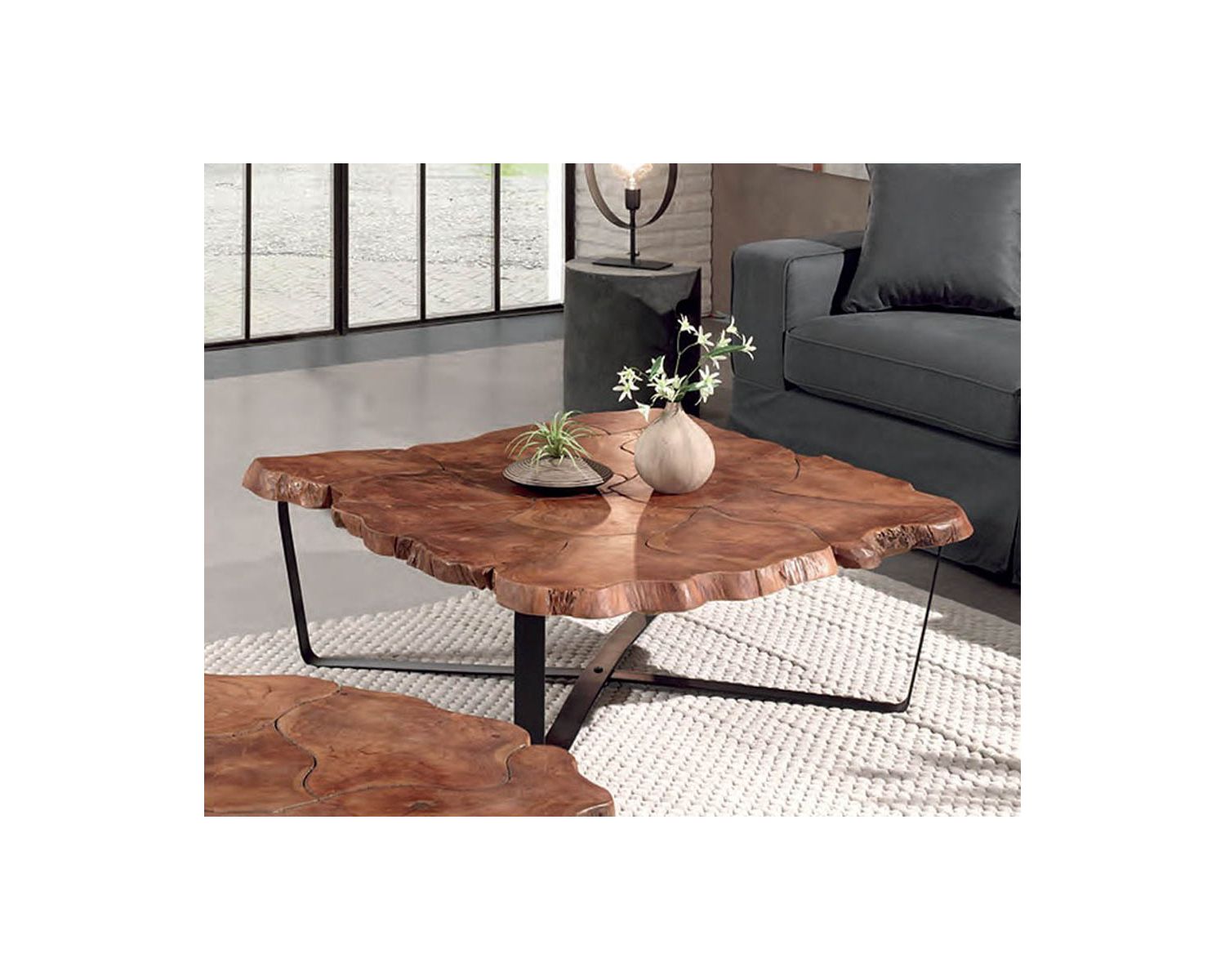 Tavolino quadrato "Palaos" con piano in teak di recupero e gambe in metallo incrociate