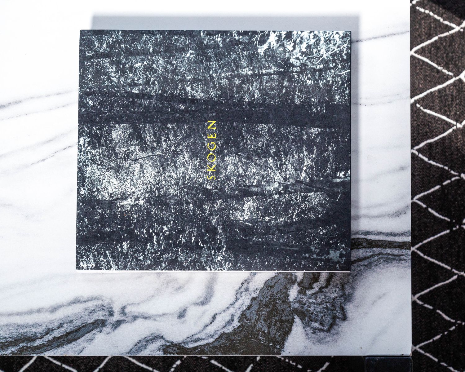 Tavolino da esterno "Bantayan Island" in ceramica e alluminio