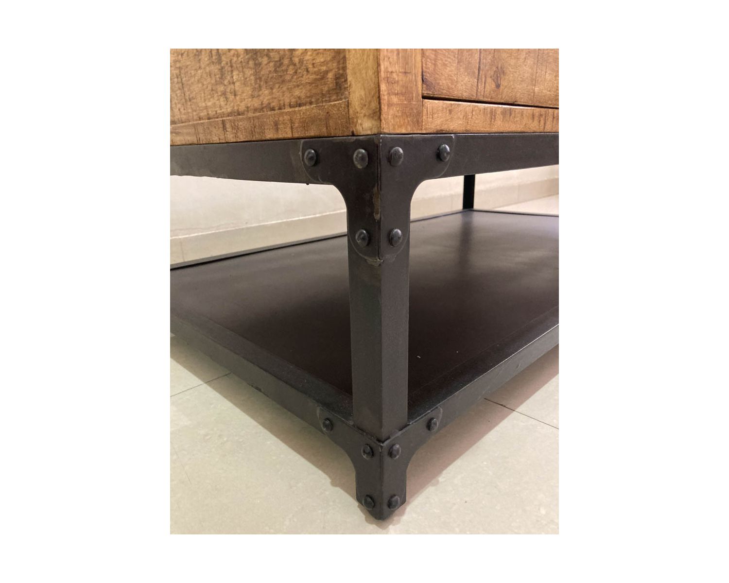 Tavolino a 4 cassetti "Emil" in mango massiccio