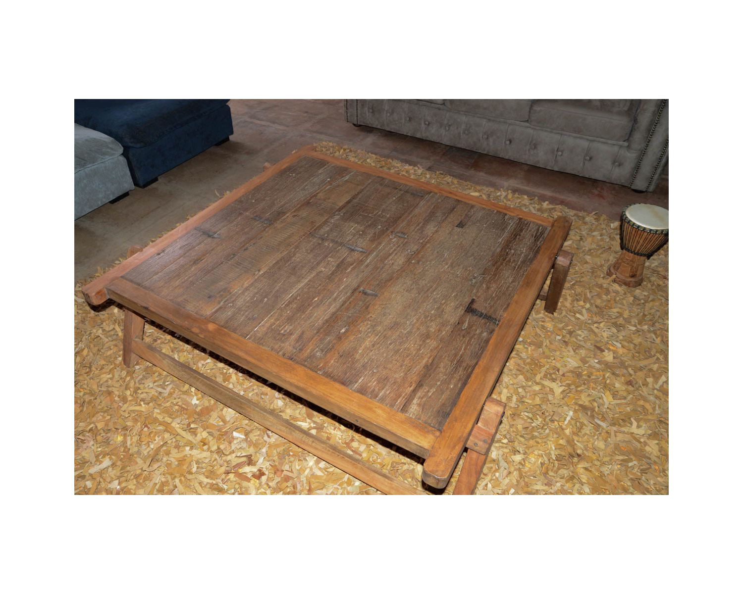 Grande tavolino quadrato etnico "nepalese" in legno vecchio