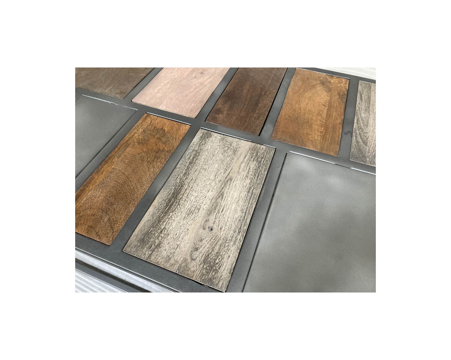 Tavolino rettangolare in metallo e legno "Camaïeu" con base aerea