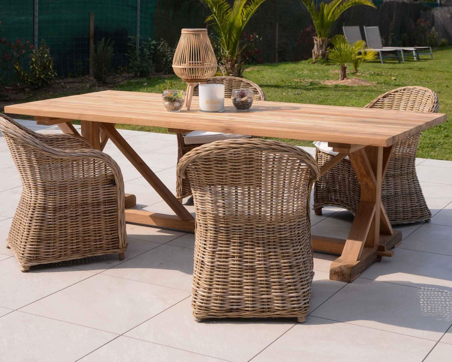 Tavolo da pranzo in teak riciclato "Balangan Beach" con gambe rinforzate 220 cm