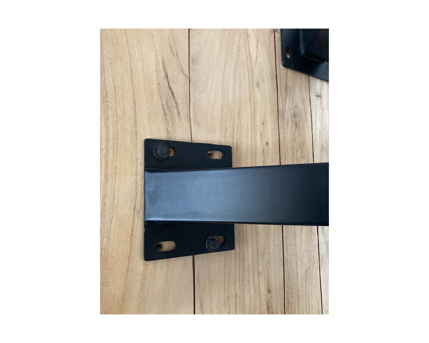 Tavolo da pranzo quadrato da 120 cm in legno d'acacia con gambe incrociate in metallo "3D" 