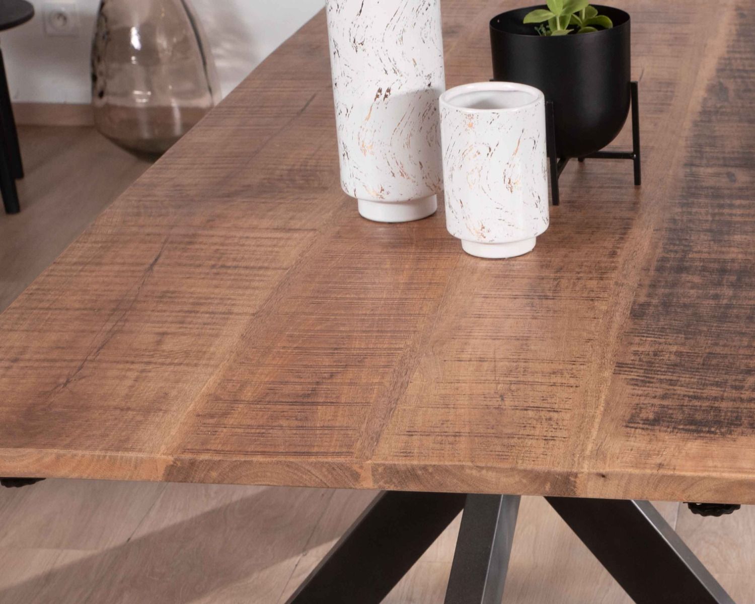 Tavolo da pranzo allungabile "Caractère" 180-260 cm con base a stella in legno e metallo