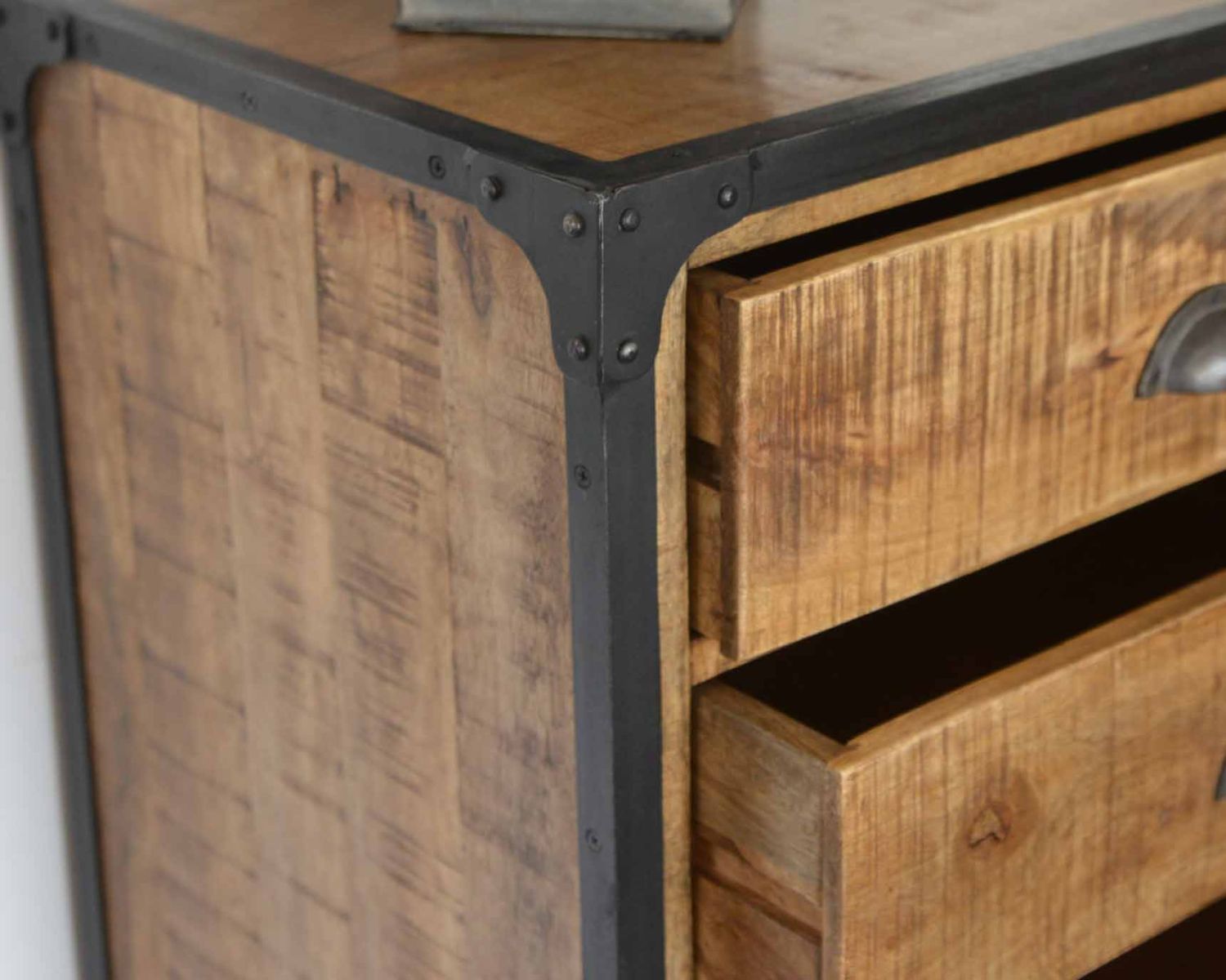 Cassettiera antica "Emil" in legno e metallo