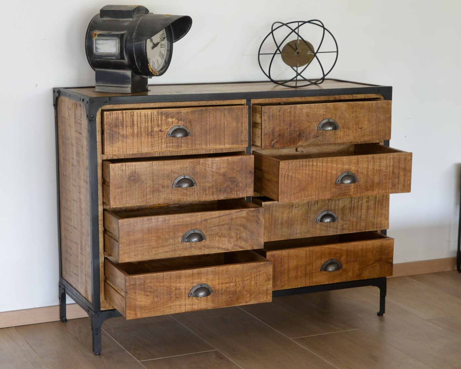 Cassettiera antica "Emil" in legno e metallo