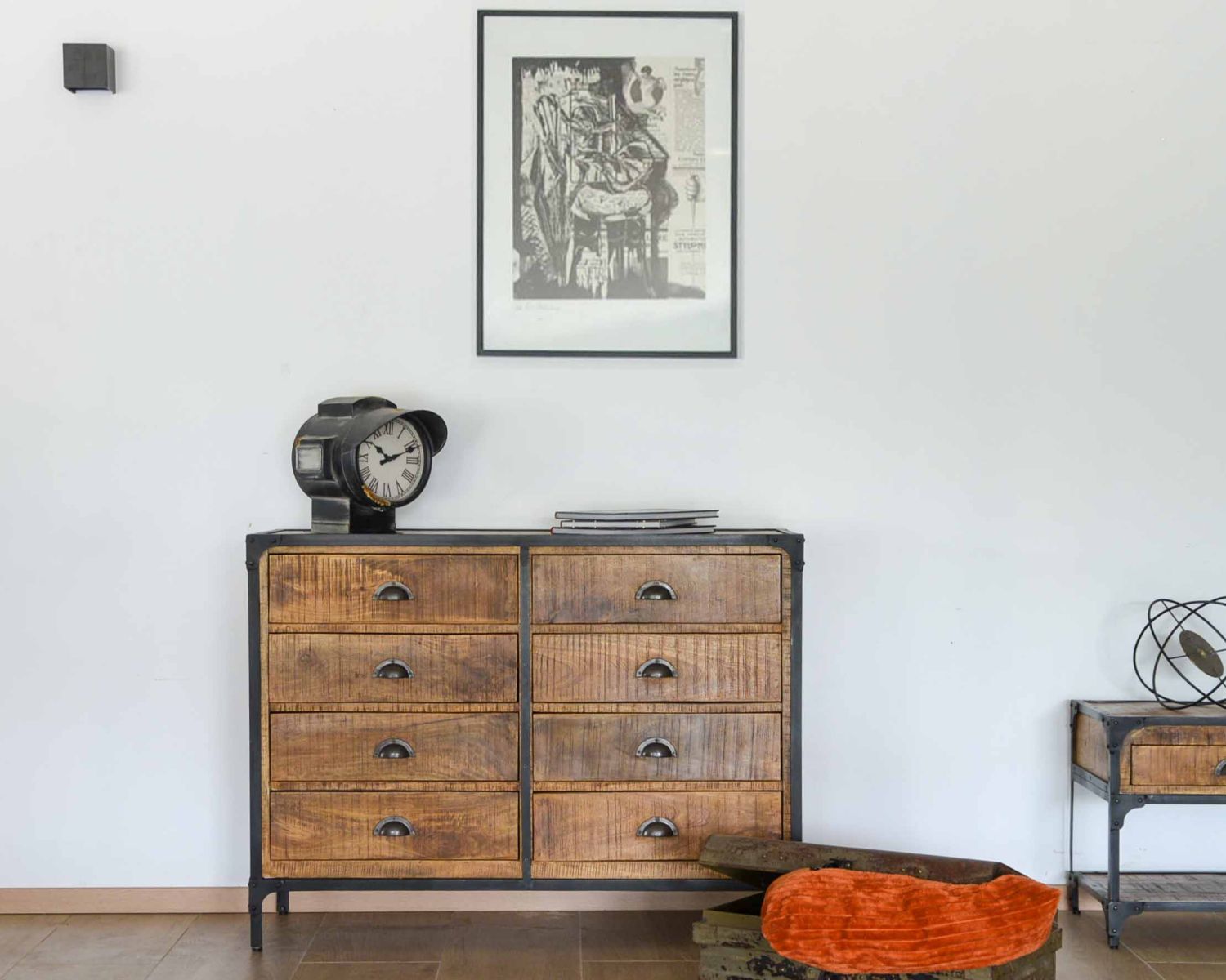 Cassettiera antica "Emil" in legno e metallo