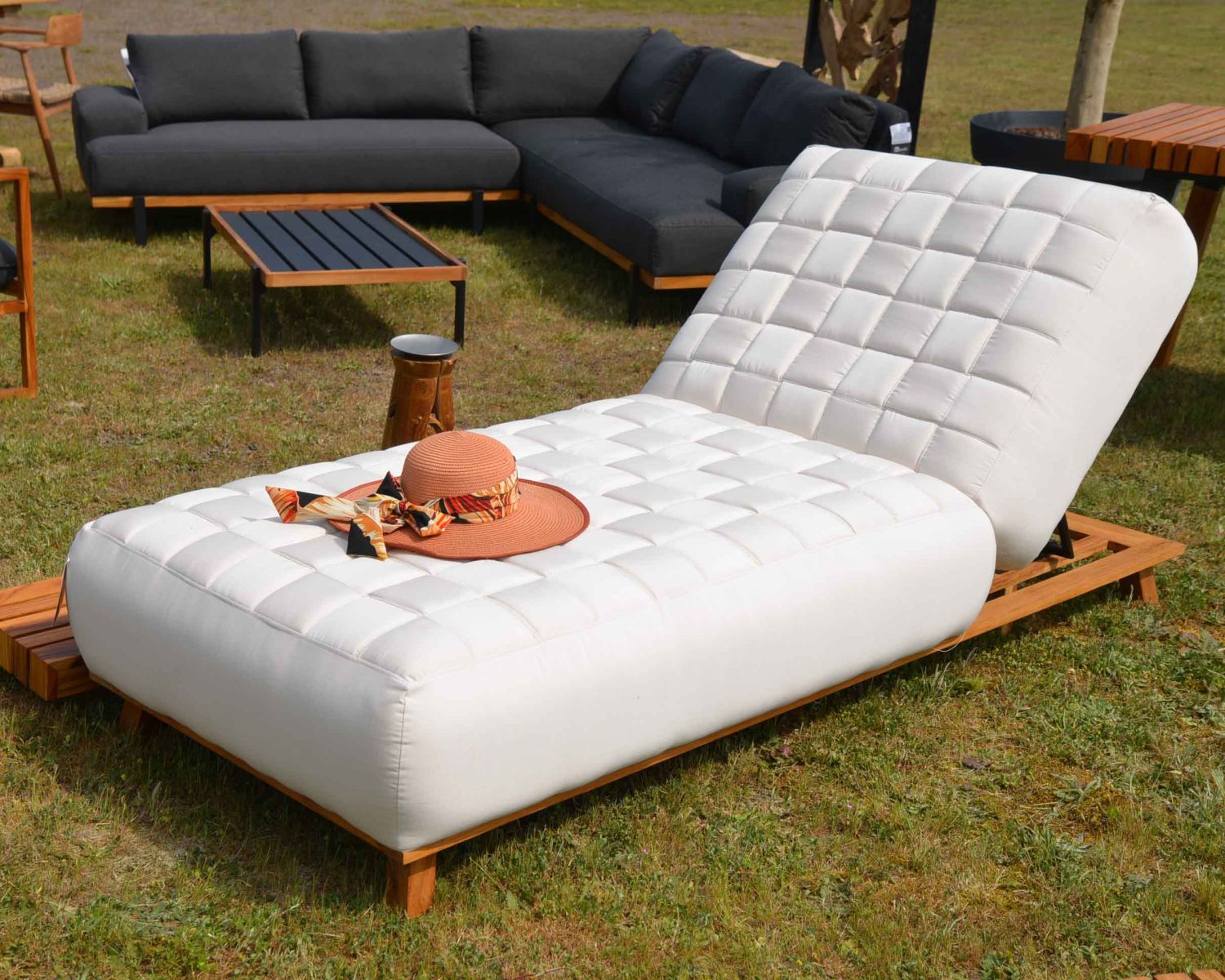 Poltrona lounge "Lombok" ultra-confortevole in tessuto Sunbrella teak bianco sporco