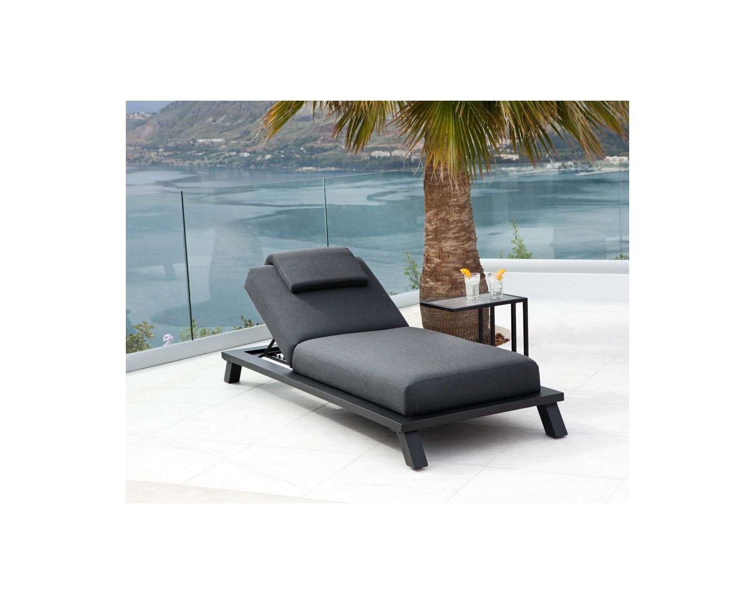 Lettino Sunbrella "Nusa Pedina" in tessuto antracite top di gamma