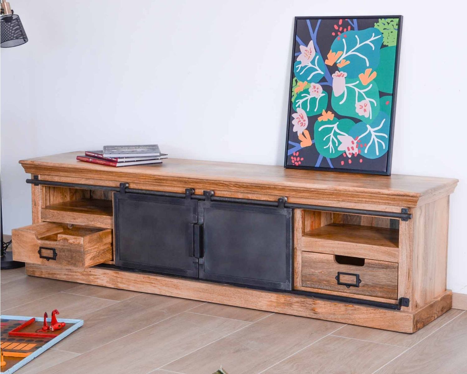 Grande porta TV basso 180 cm in legno massiccio naturale e metallo grigio "Haden