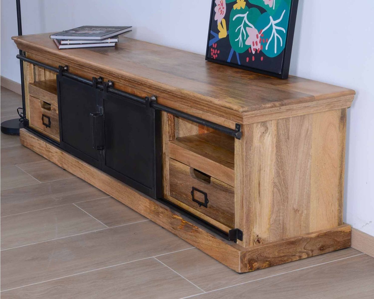 Grande porta TV basso 180 cm in legno massiccio naturale e metallo grigio "Haden