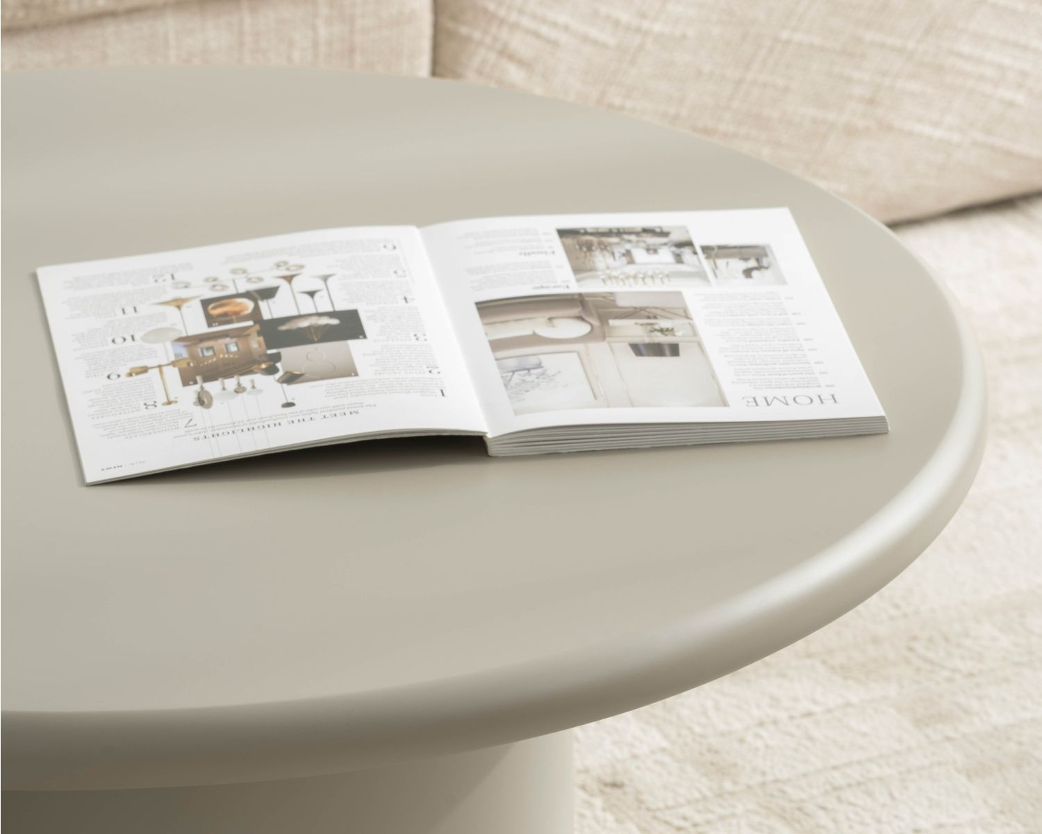 Tavolino rotondo beige "Nalya" con gamba centrale