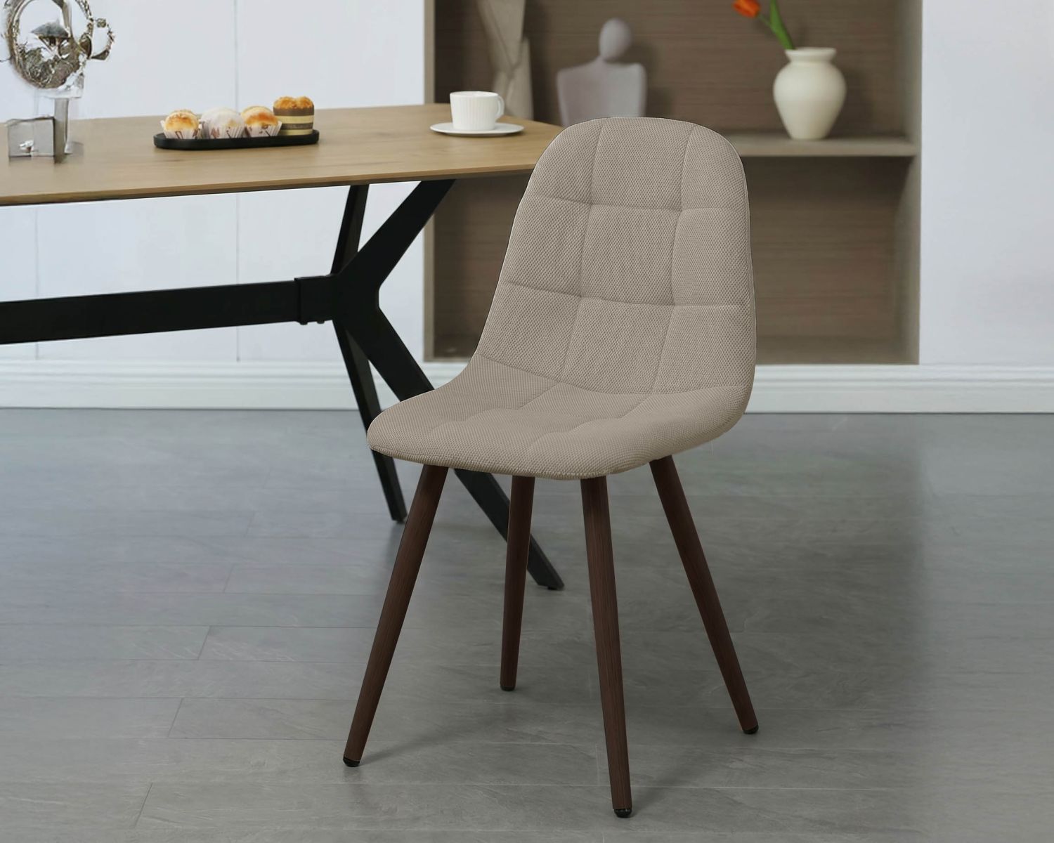 Set di 4 sedie girevoli in stile retrò-contemporaneo "Noma" in tessuto greige melange, con gambe in finitura noce