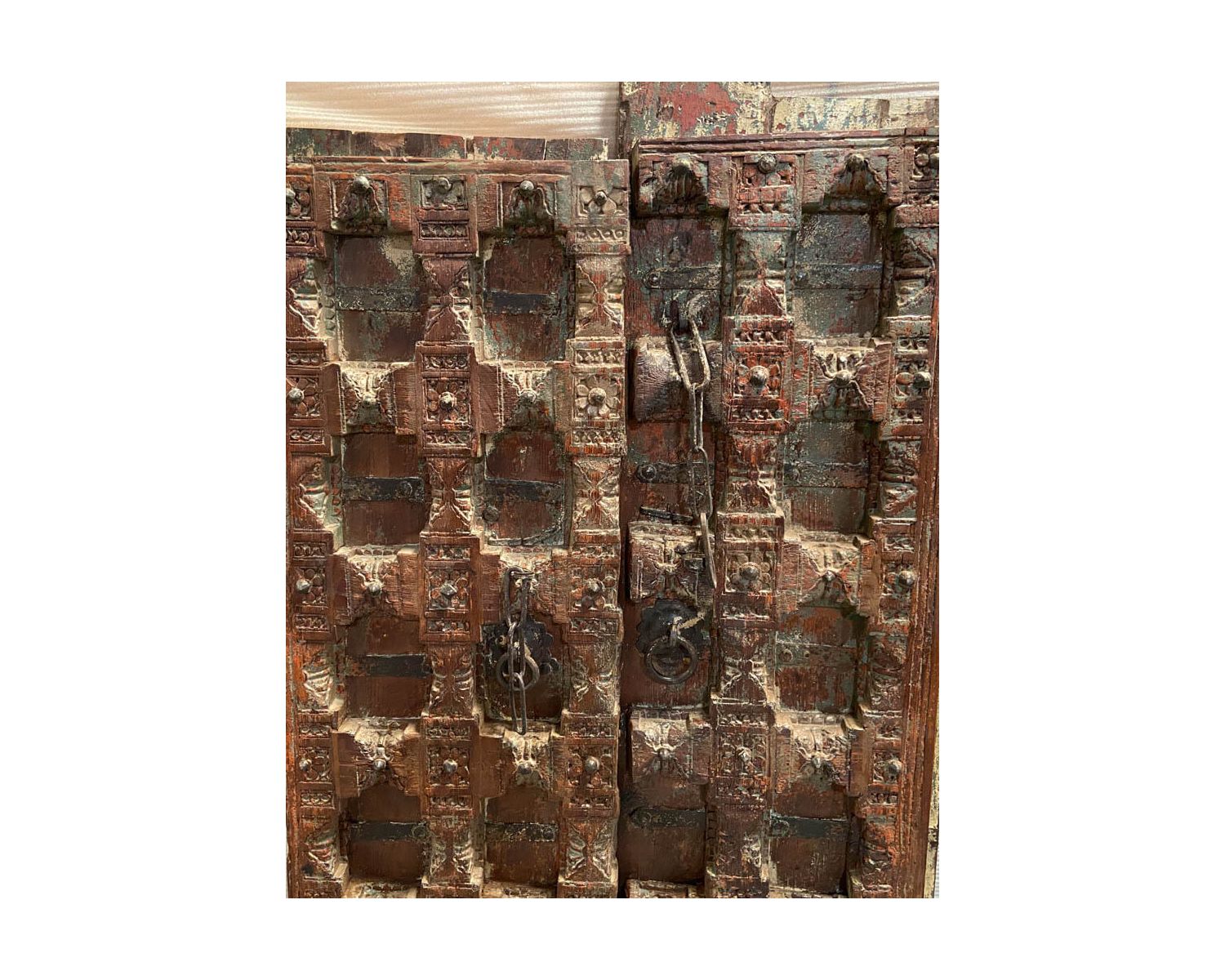 Porta tradizionale indiana in legno massiccio e metallo "Vieille porte" (Vecchia porta)