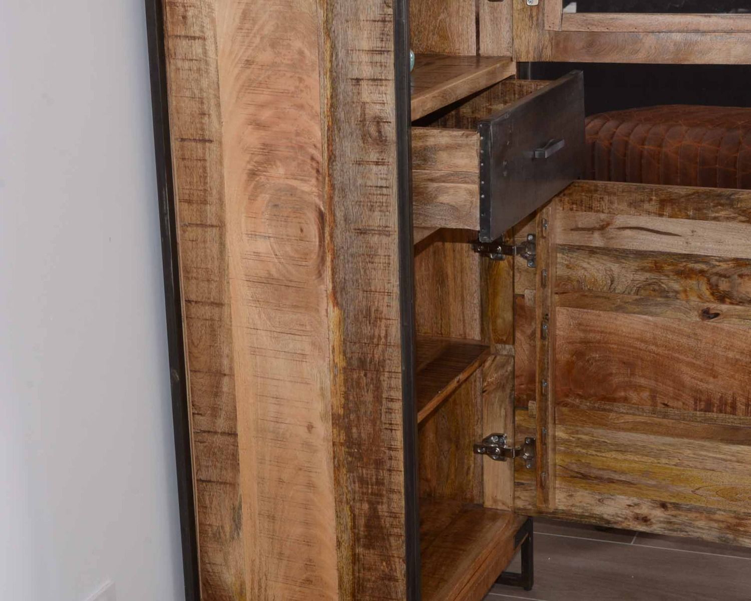 Colonna portaoggetti industriale "Shade" in legno e metallo grigio