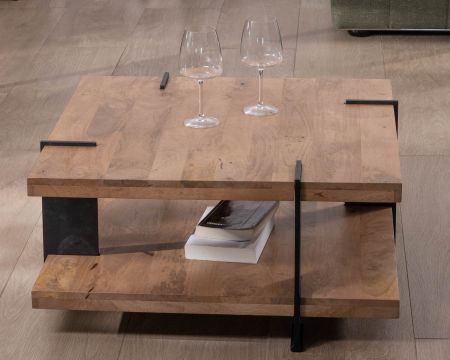 Tavolino di design "Marla" con doppio piano quadrato in legno e gambe in metallo